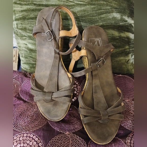 🎈🎈BUY 1 GET 1 FREE💥Like New L4L Lust For Life Wedges Sz 7.5 - Picture 9 of 11